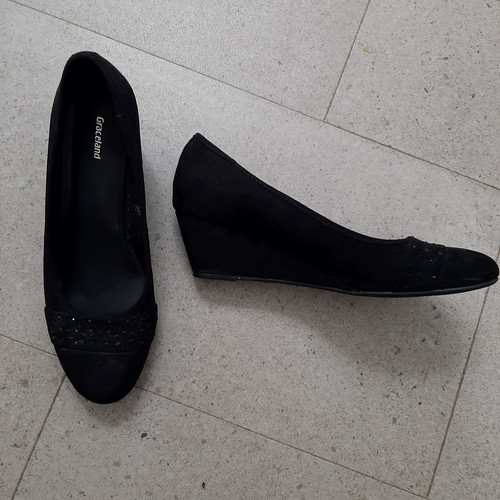 Schwarze keilabsatz ballerina - schwarze,